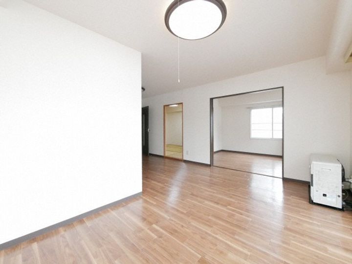 北円山シャトー桂和301の居間