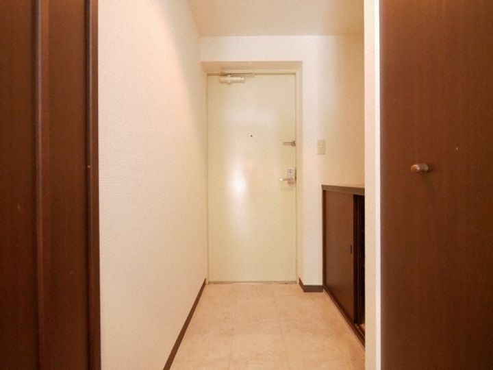 北円山シャトー桂和301の玄関