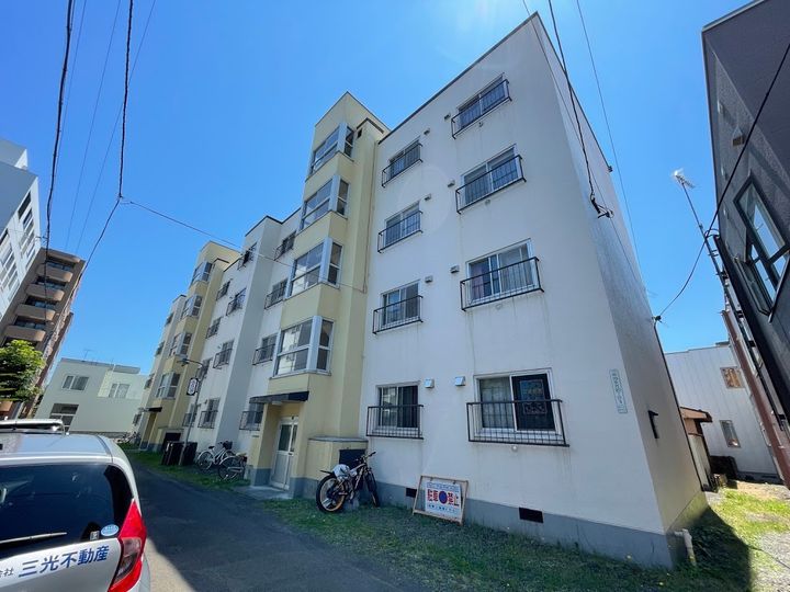 ハイツリラ404の外観