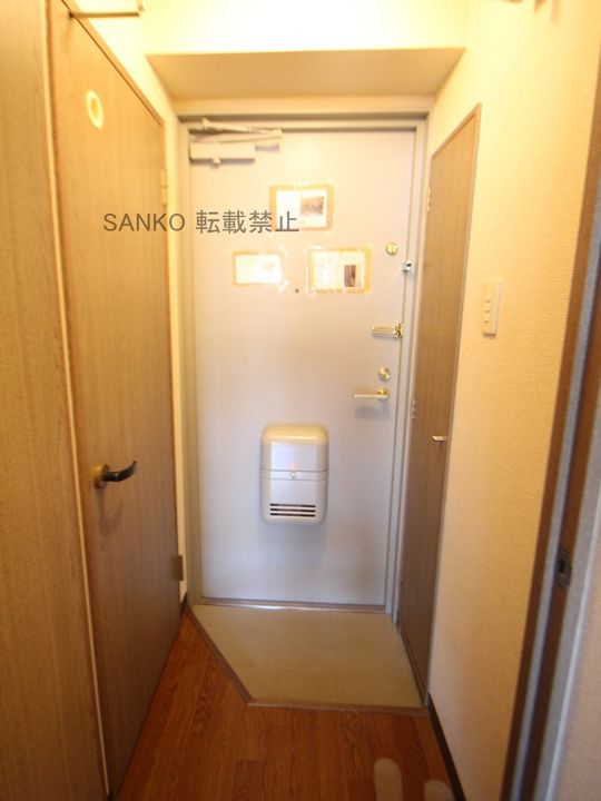 北海道札幌市中央区南六条西7丁目の賃貸マンションの玄関