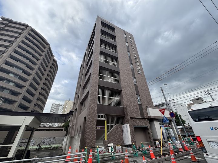 北海道札幌市中央区大通西27丁目の賃貸マンションの外観