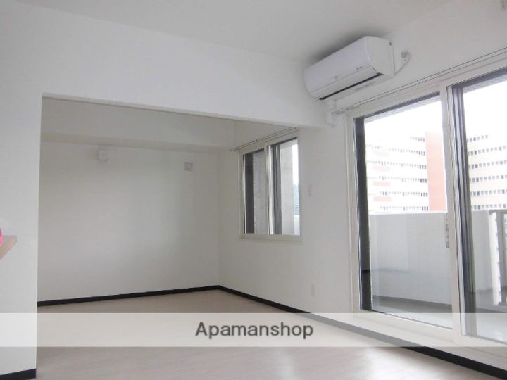 北海道札幌市中央区北五条西11丁目の賃貸マンションの居間