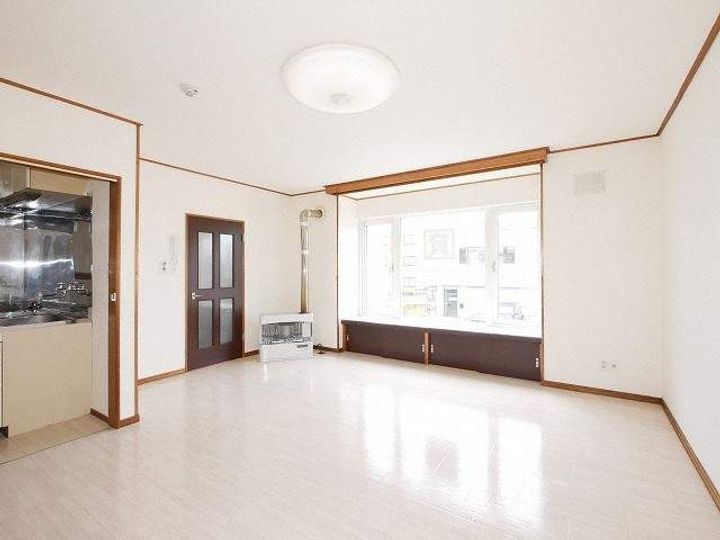 ロイヤルハイツE203の居間