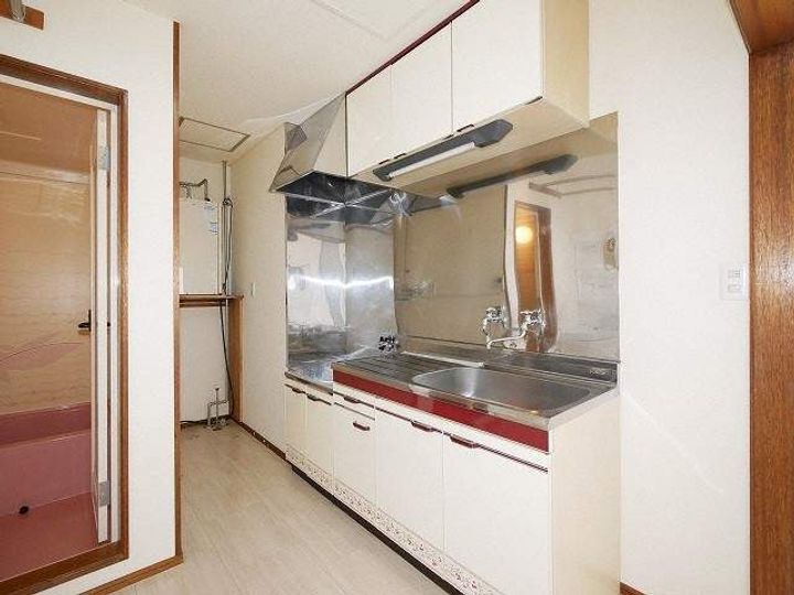 ロイヤルハイツE203のキッチン