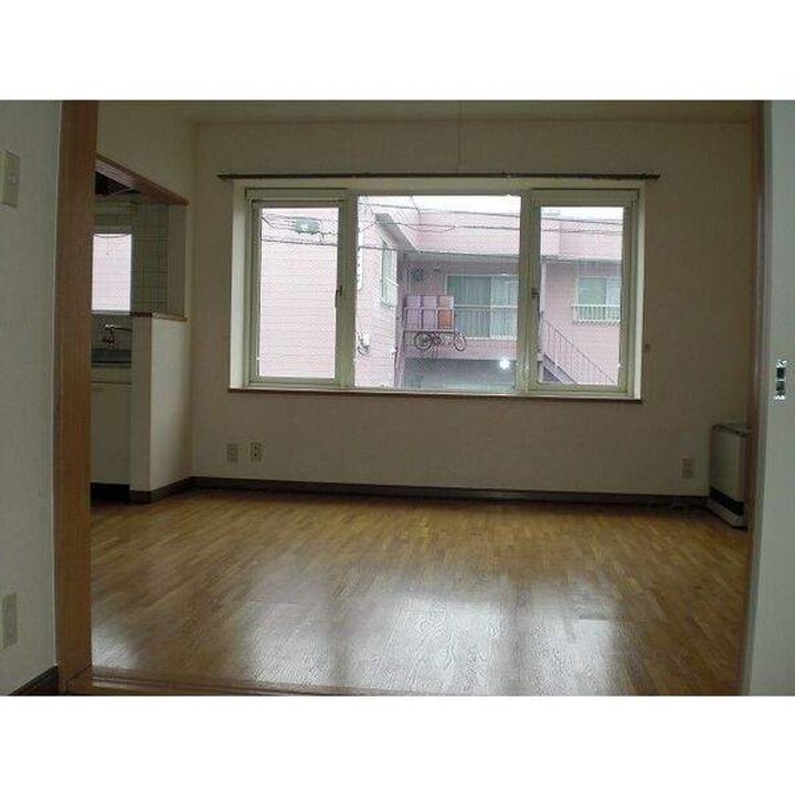 山内ビル302の居間