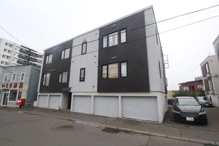 北海道札幌市白石区栄通1丁目の賃貸アパートの外観