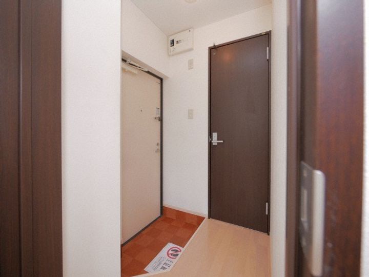 北海道札幌市白石区菊水六条2丁目の賃貸アパートの玄関