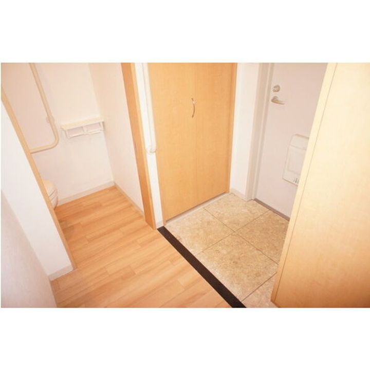 グランメール平和通6Aの玄関