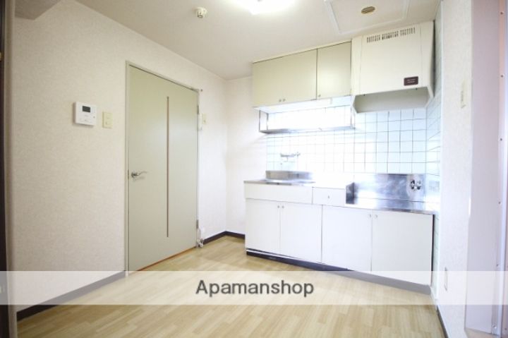 北海道札幌市北区北二十二条西9丁目の賃貸マンションの居間