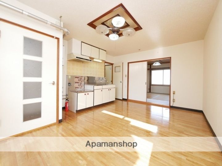 北海道札幌市北区北三十八条西2丁目の賃貸アパートの居間