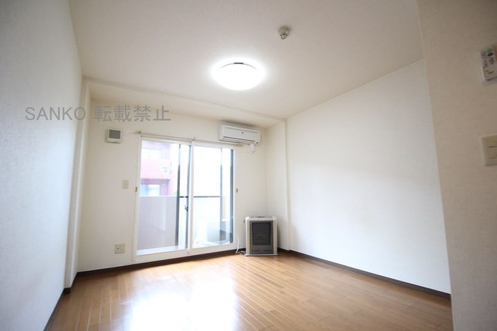 東洋ハイツ B棟303の居間