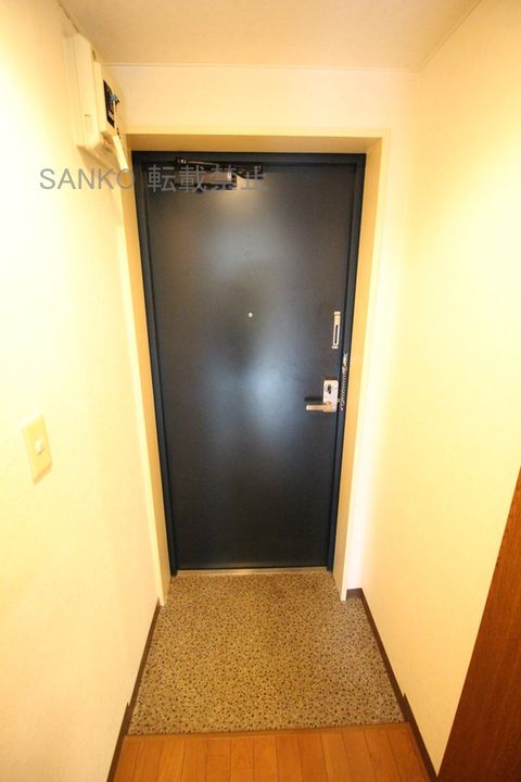 東洋ハイツ B棟303の玄関