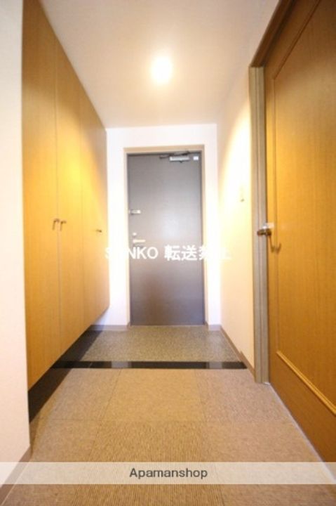 北海道札幌市北区北十九条西2丁目の賃貸マンションの玄関