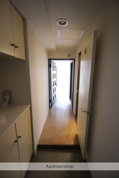 ジュネスコートの玄関