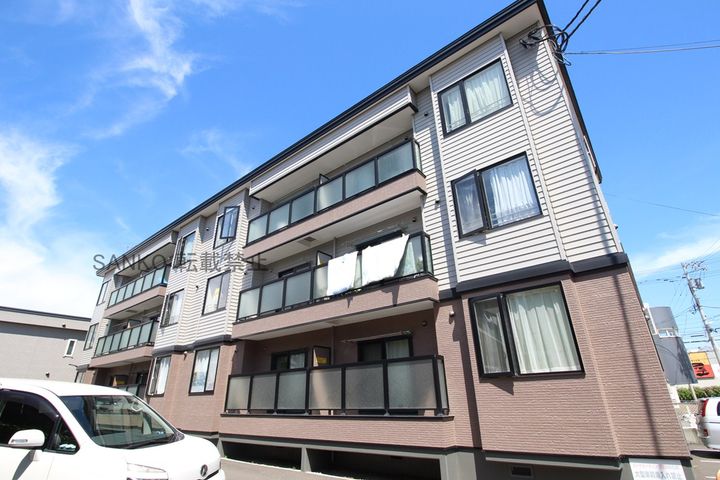 アドラブール301の外観