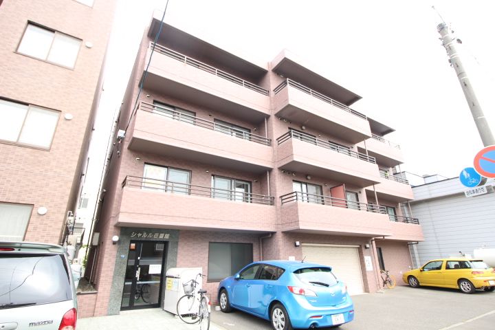 シャルル壱番館302の外観
