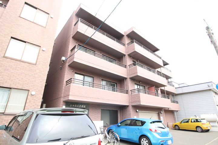 シャルル壱番館302の外観