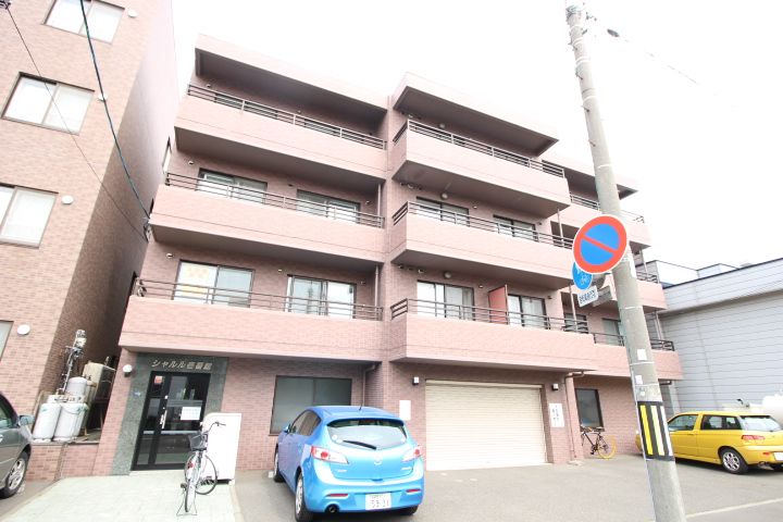 シャルル壱番館302の外観