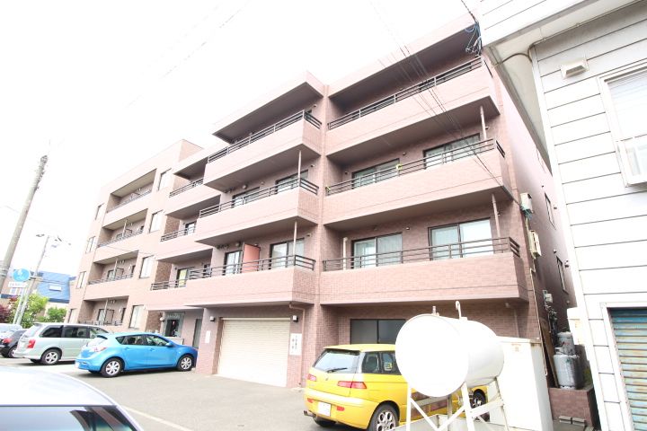 シャルル壱番館302の外観