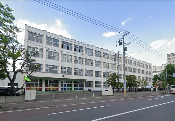シャルル壱番館302の周辺