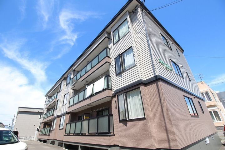 アドラブール301の外観