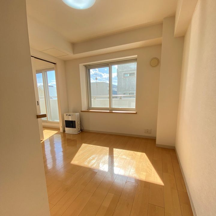 北海道札幌市北区北二十一条西6丁目の賃貸マンションの居間