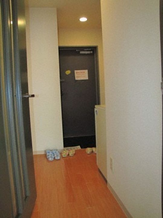 リベル元町の玄関