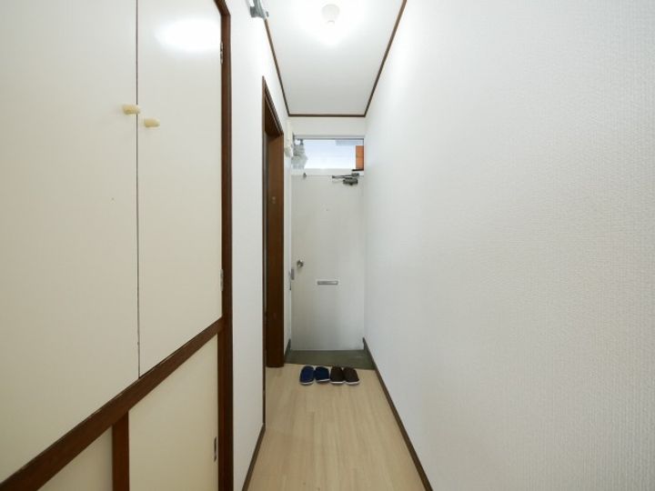 ハイツ24201の玄関