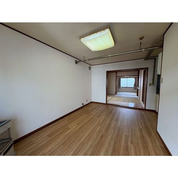 広井ビル206の居間