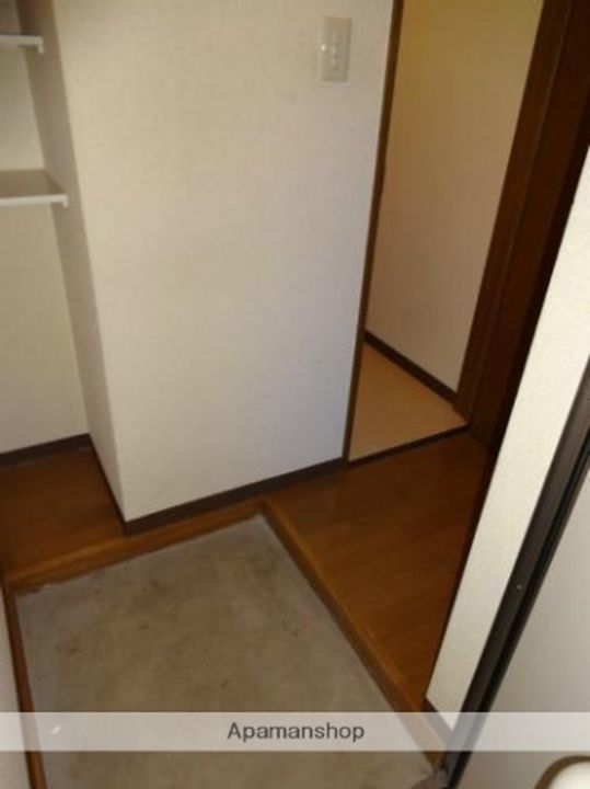 八番館108の玄関