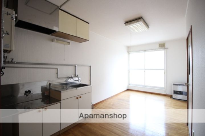 北海道札幌市北区新琴似八条7丁目の賃貸アパートの居間