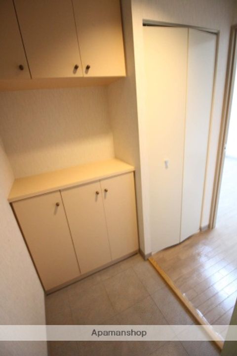 北海道札幌市中央区北二条西20丁目の賃貸マンションの玄関