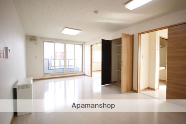 クレール新川の居間