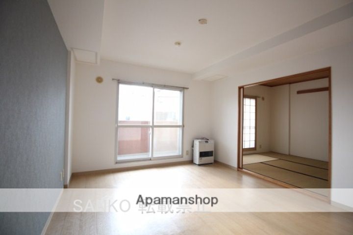 北海道札幌市東区北三十二条東9丁目の賃貸マンションの居間
