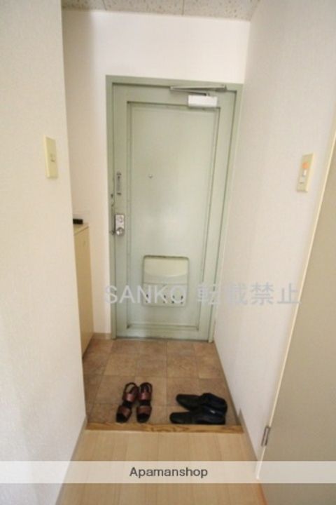 北海道札幌市東区北三十二条東9丁目の賃貸マンションの玄関