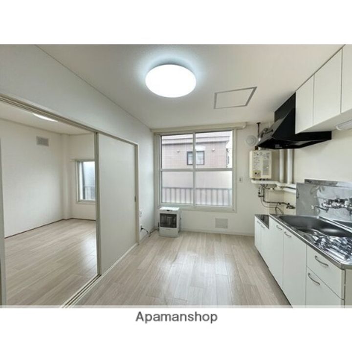 北海道札幌市東区苗穂町4丁目の賃貸マンションの居間