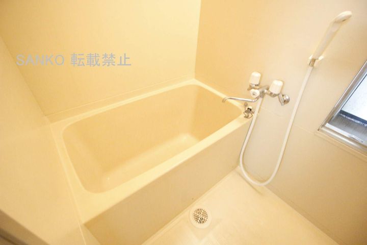 カーサ雅元町401の風呂