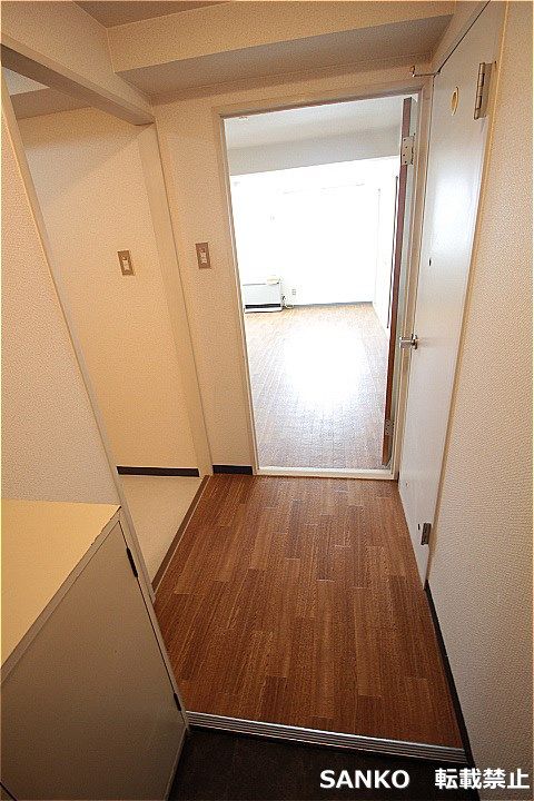 アーヴァンTOMO302の玄関