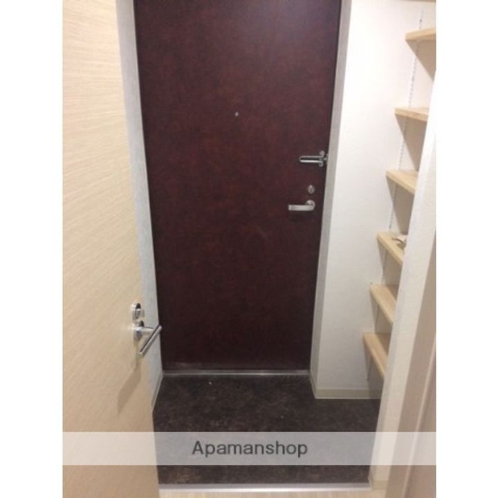 北海道札幌市東区北四十条東16丁目の賃貸マンションの玄関