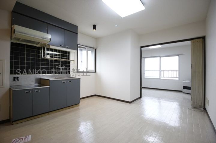 北海道札幌市東区北二十条東14丁目の賃貸マンションの居間