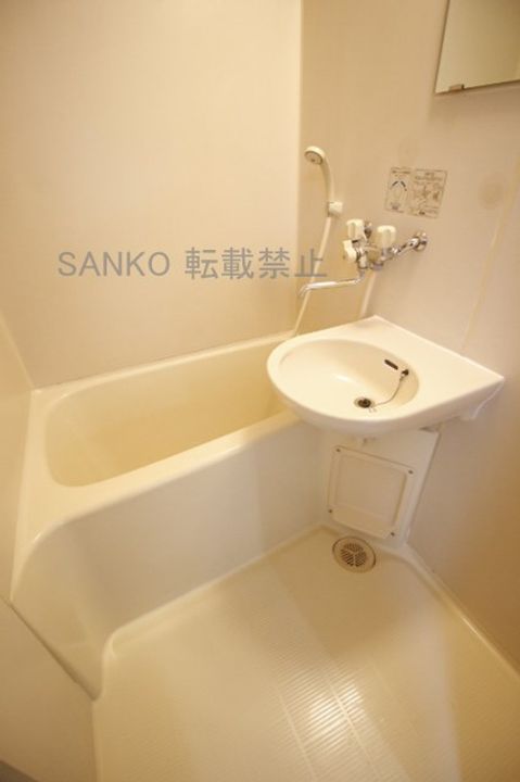 北海道札幌市東区北二十条東14丁目の賃貸マンションの風呂