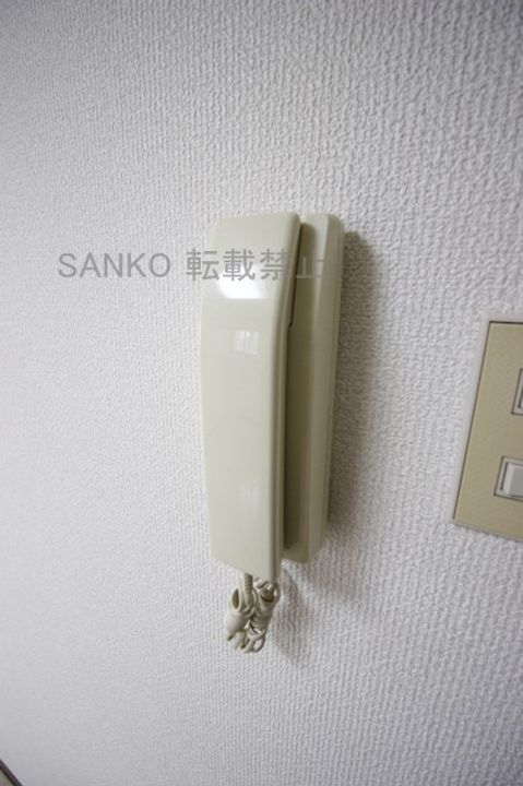 北海道札幌市東区北二十条東14丁目の賃貸マンションの玄関