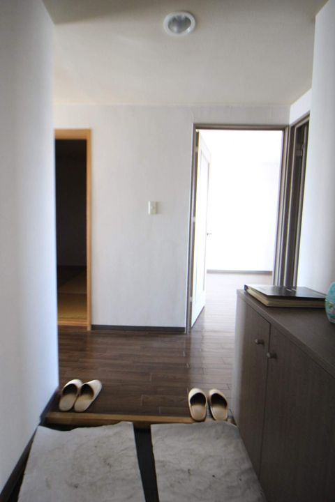 北海道札幌市東区北二十条東8丁目の賃貸マンションの玄関