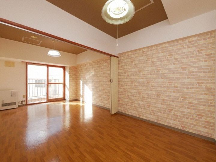 北海道札幌市東区北八条東1丁目の賃貸マンションの居間