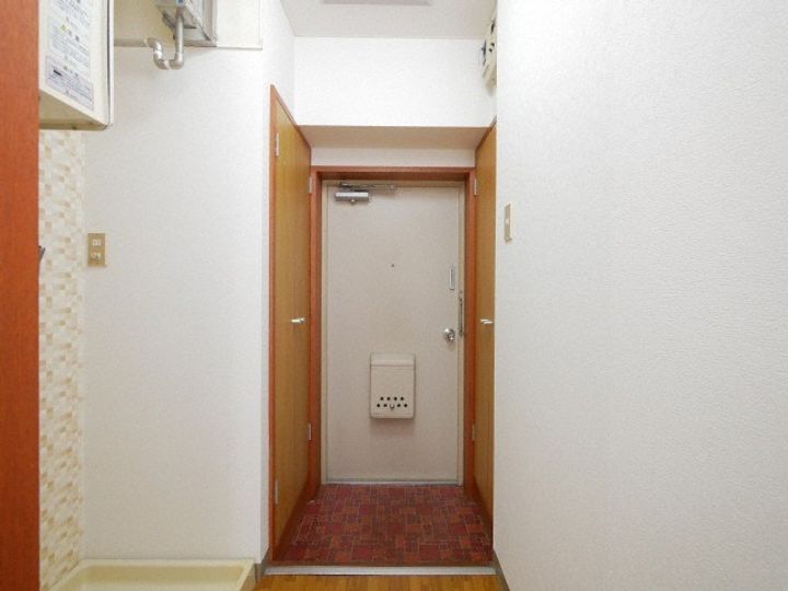 北海道札幌市東区北八条東1丁目の賃貸マンションの玄関