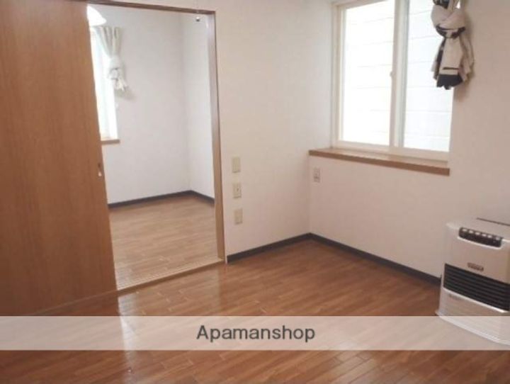 フラット・J麻生B棟105の居間