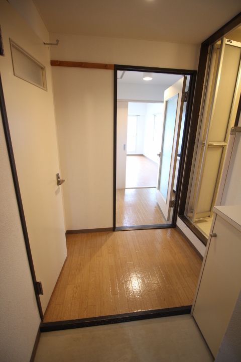 メゾン・にれの樹の玄関