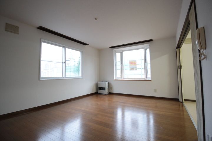 北海道札幌市東区北三十七条東14丁目の賃貸アパートの居間