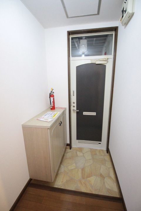 北海道札幌市東区北三十七条東14丁目の賃貸アパートの玄関