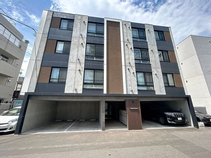 GRANDUKE永山公園通の外観